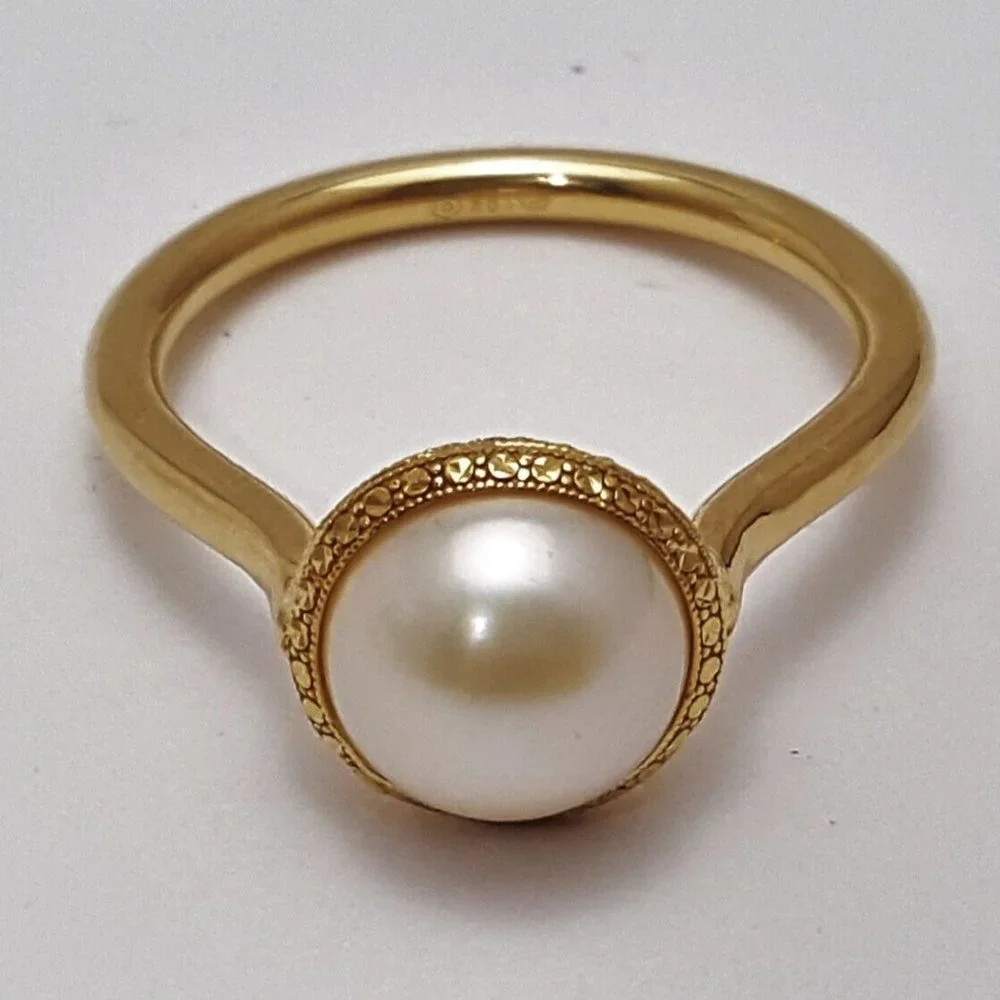 Beautiful 18K Karat Yellow Gold Designer Diamond Cut Pearl Ring - Size 10